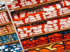 -名创优品(北京新中关购物中心地铁层店)