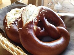 德式特色碱水面包-Paulaner·德国帕拉娜自酿啤酒餐厅(海上世界店)