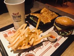 -The Habit Burger Grill 哈比特汉堡(复兴soho店)