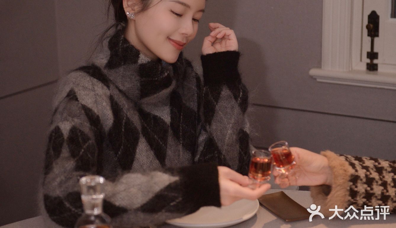 美食配佳酿，唯生活不可辜负