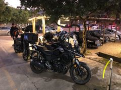 停车位-满記土窑烧鷄波浪山莊