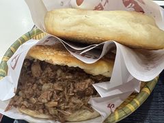 芝麻烧饼-穆得·老周家牛肉烧饼(普利街店)