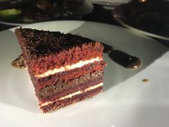 红丝绒蛋糕-WOLFGANG PUCK KITCHEN & BAR(迪士尼小镇店)