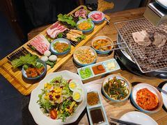 -明洞阿姨·韩式酱蟹烤肉·创意料理(三元桥店)