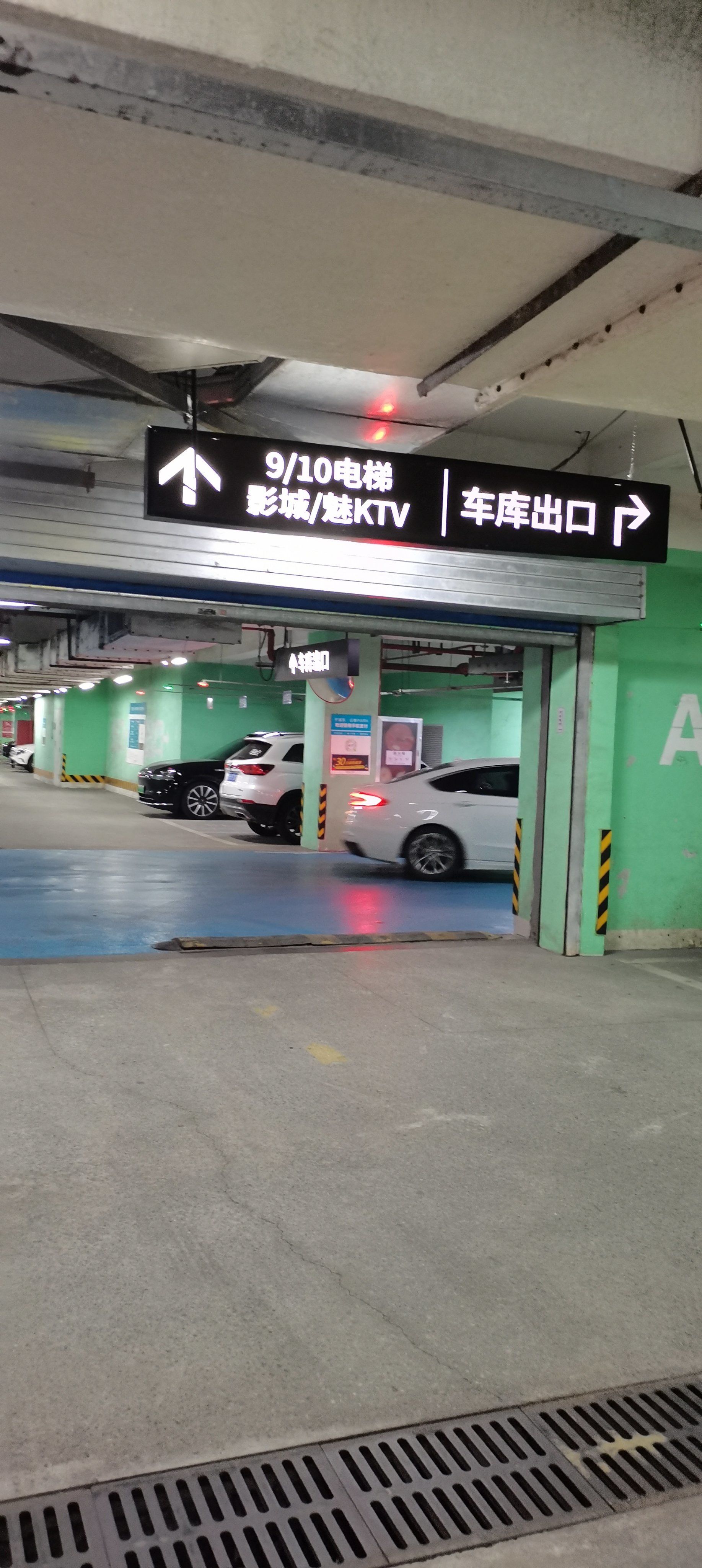 曾经的好几百家商铺 都只剩下空壳了 我的停车年卡还有必要续吗#影城