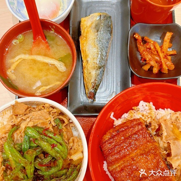 牛肉饭套餐来一份