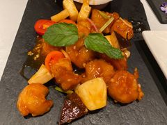 椰果酸甜咕唠虾-闻见中国海南菜(K11店)