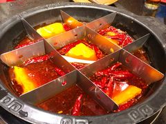 宽板凳九宫格红汤-宽板凳老灶火锅(簋街店)