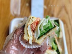 鸡蛋腊肉三明治-罗森尼娜(解放西路店)