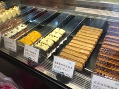 焦糖闪电泡芙-Dough&Joe团憩(瑞虹天地月亮湾店)