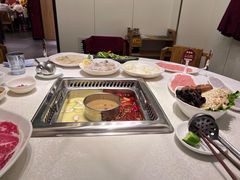 三味锅（菌汤+骨汤+牛油辣）-巴奴毛肚火锅(广益哥伦布店)