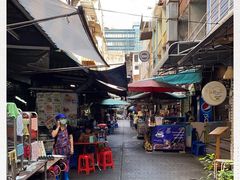 -Kha Mu Charoensang(Silom)