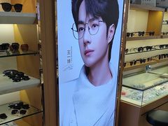 -光明眼镜·蔡司授权(徐泾店)