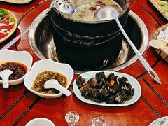 -鲁朗纳麦石锅鸡庄园