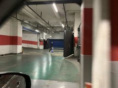 -爱琴海购物公园-地下停车场