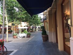 -马德里拉斯咯扎斯购物村