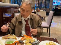 -广州万富希尔顿酒店·感趣自助餐厅·金秋蟹宴生蚝海鲜刺身