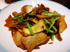 -泉畔人家·老济南经典鲁菜(大明湖店)