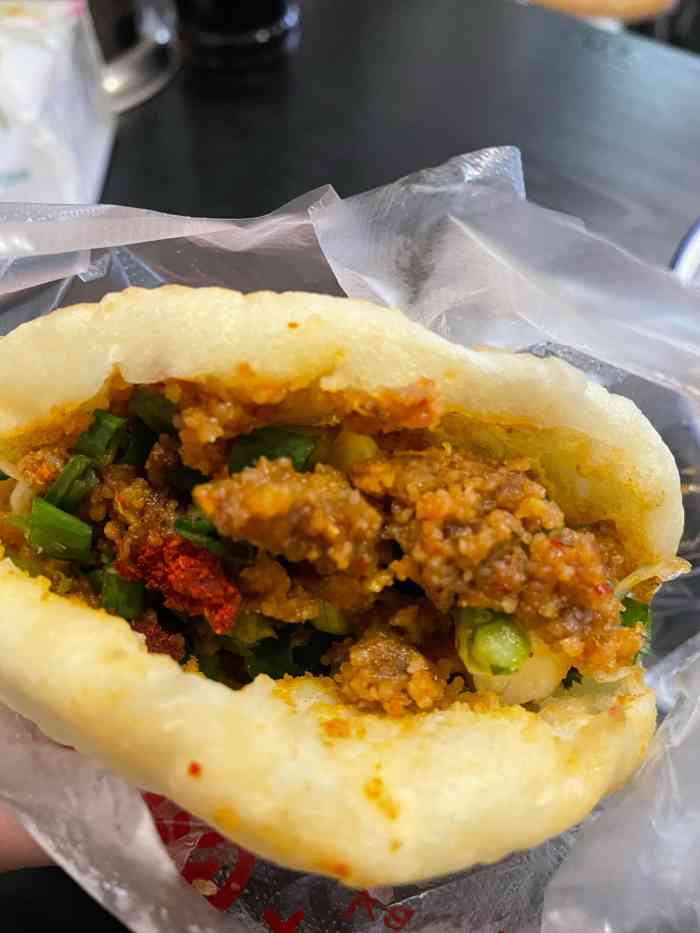 邹记乐山名小吃牛肉18饼-"生意真的是没得说很早就开始坐满了的人 .