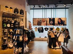 -阿迪达斯(武林银泰三叶草店)