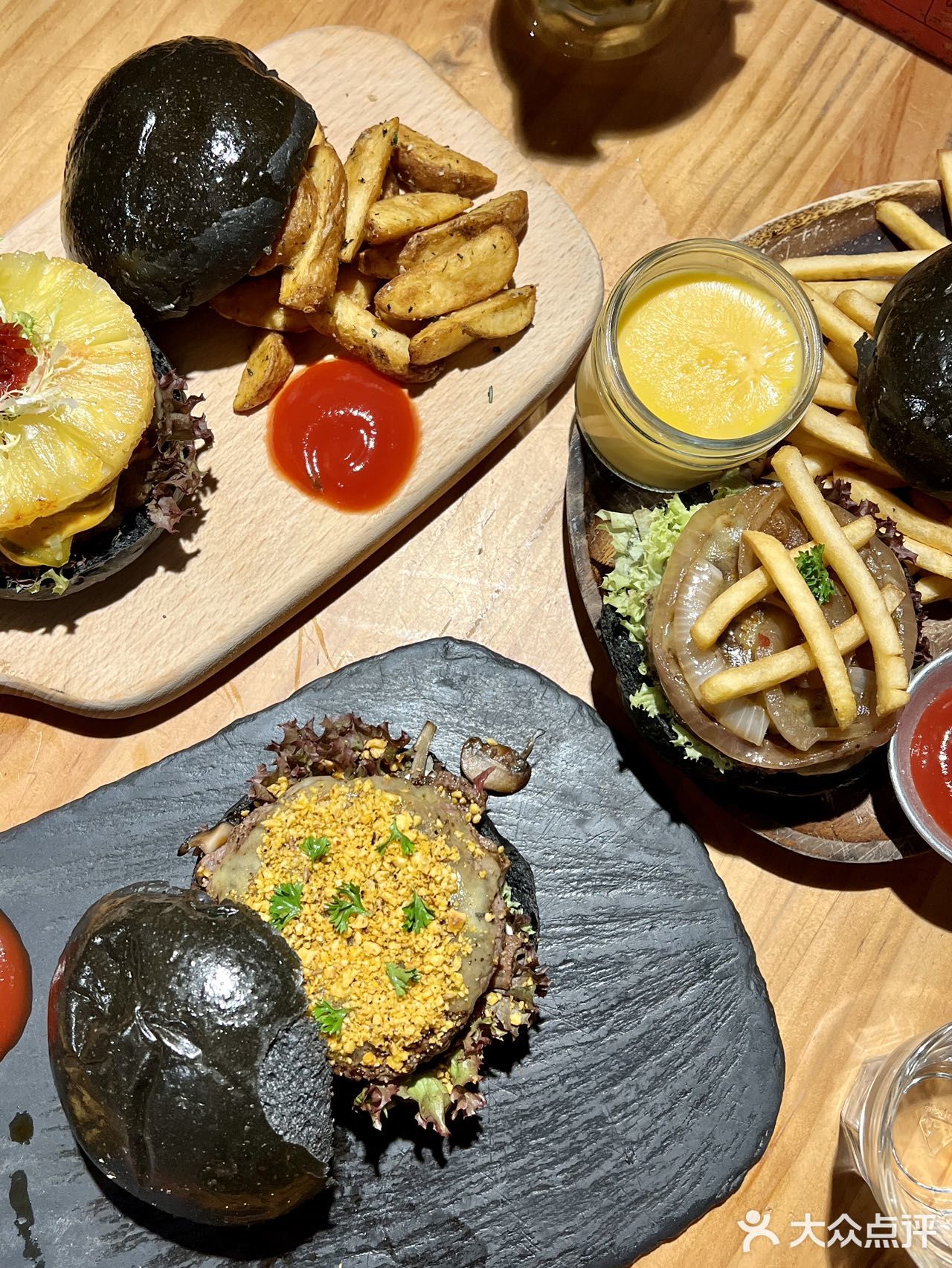 厦门探店｜沙坡尾必吃的黑汉堡快来收了他！