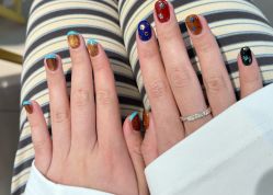 -丽心自助美甲美睫