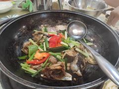 啫啫鱼头煲-禄源公·老莞诚饭店