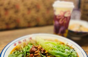 Sichuan-style Tripe and Beef Spicy Rice Noodles