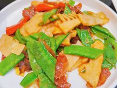 笋尖兰豆炒腊味-高第街56号港式餐厅·精选(世茂广场宽厚里大明湖店)