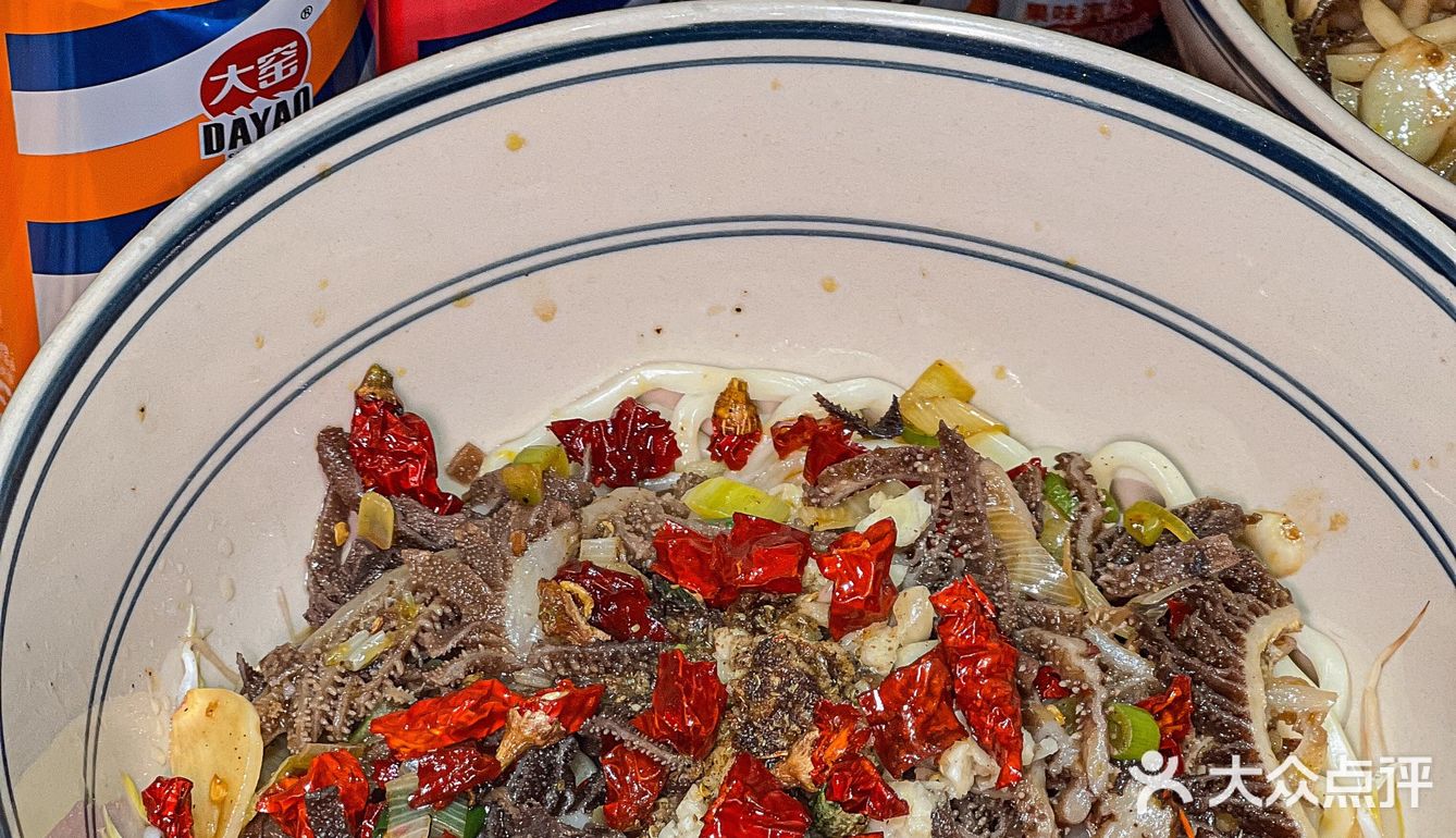 多少次来钟楼，就为了这 👉燃柒爆肚面