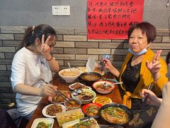 -爆炸头阿姨小四川正宗川味小吃(无任何分店)