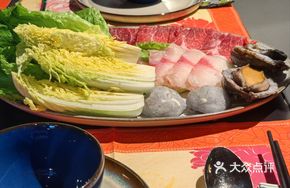 High-Grade Golden Broth Abalone Bird's Nest Chicken Pot