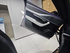 -小鹏汽车(上海静安大融城店)