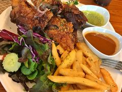 -Chom Cafe and Restaurant