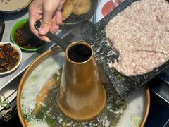 -洞庭洲·防空洞火锅·铜锅涮肉·烧烤(新百广场店)