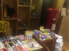 -新华里咖啡书吧(新华书店小寨店)