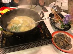 -鲜入围煮花胶鸡海鲜火锅