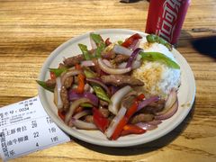 蚝油牛柳盖饭-汤去三面(骆驼店)