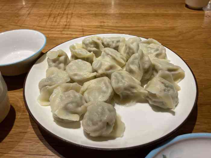 伊喜饺子(马连道店)-"感谢大众点评 抽中免费试入门后上二楼 .