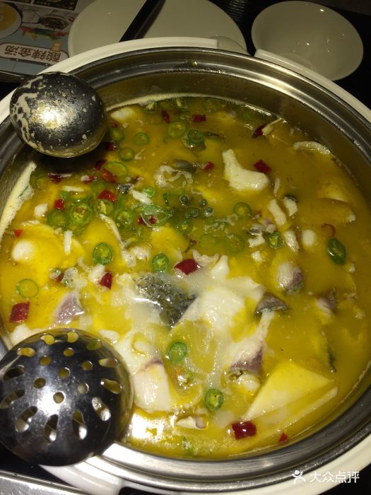 严厨老坛酸菜鱼(南国昙华林店)藤椒汤锅底图片 - 第1张