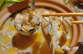 Braised Pig's Stomach and Chicken in Clay Pot