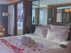 -三亚湾海居铂尔曼度假酒店