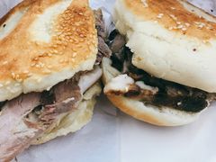 烧饼夹肘子-京东一绝西海子西园烧饼夹肉