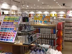-名创优品(北京新中关购物中心地铁层店)