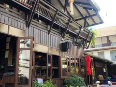 -Dash Teak House