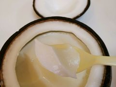 -志龙皇冠吃货椰子铺