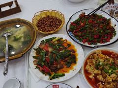 -乡土特色.冷锅鱼.牦牛肉汤锅