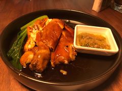 来龙里秘制考鸡-来龙里 精致 东南亚餐室(万象城店)