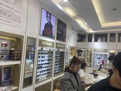 -美式眼镜·授权蔡司.依视路.尼康.豪雅.明月(人民广场店)