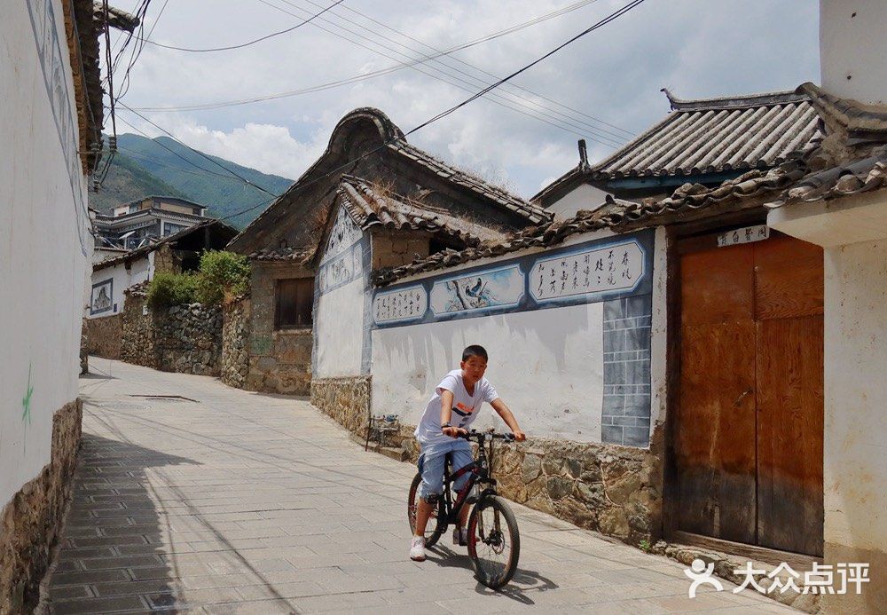 大理蝴蝶泉边，天下白族第一村，著名的扎染之乡